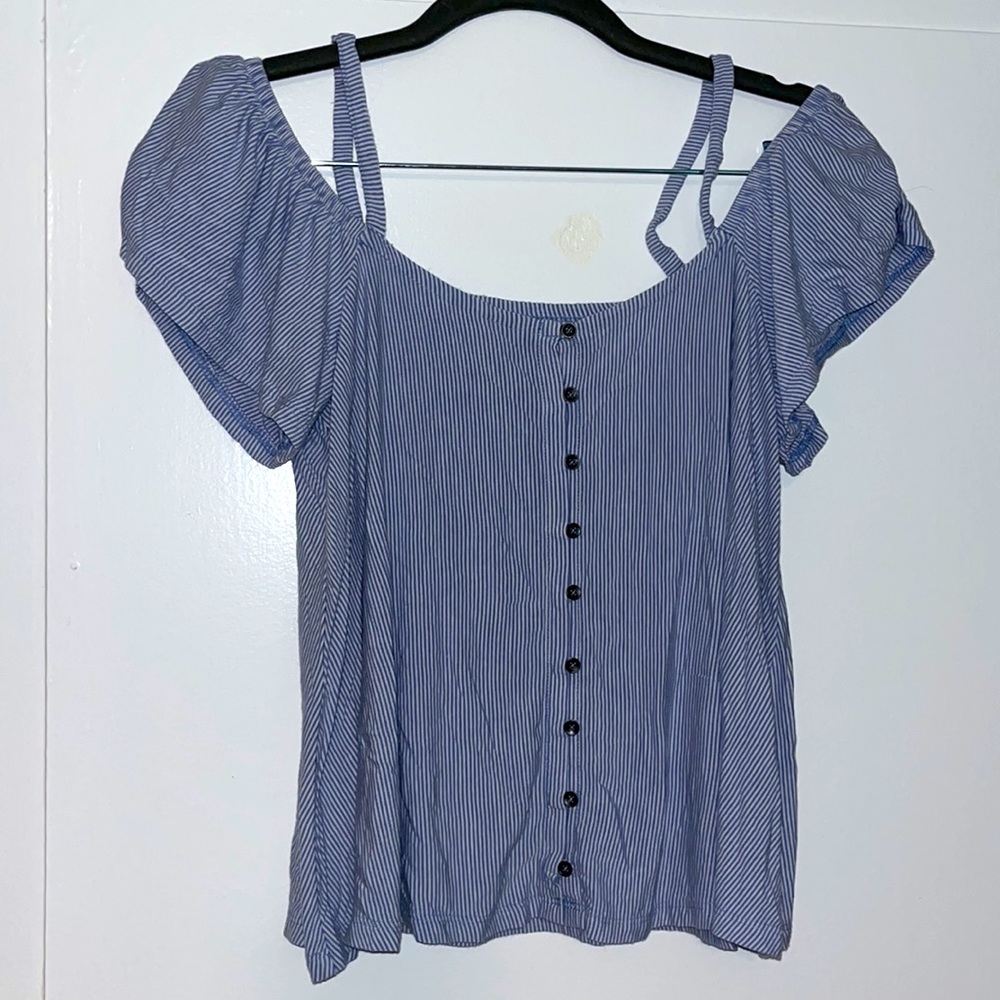 American Eagle women’s size xs flutter sleeve T-shirt off the shoulders
